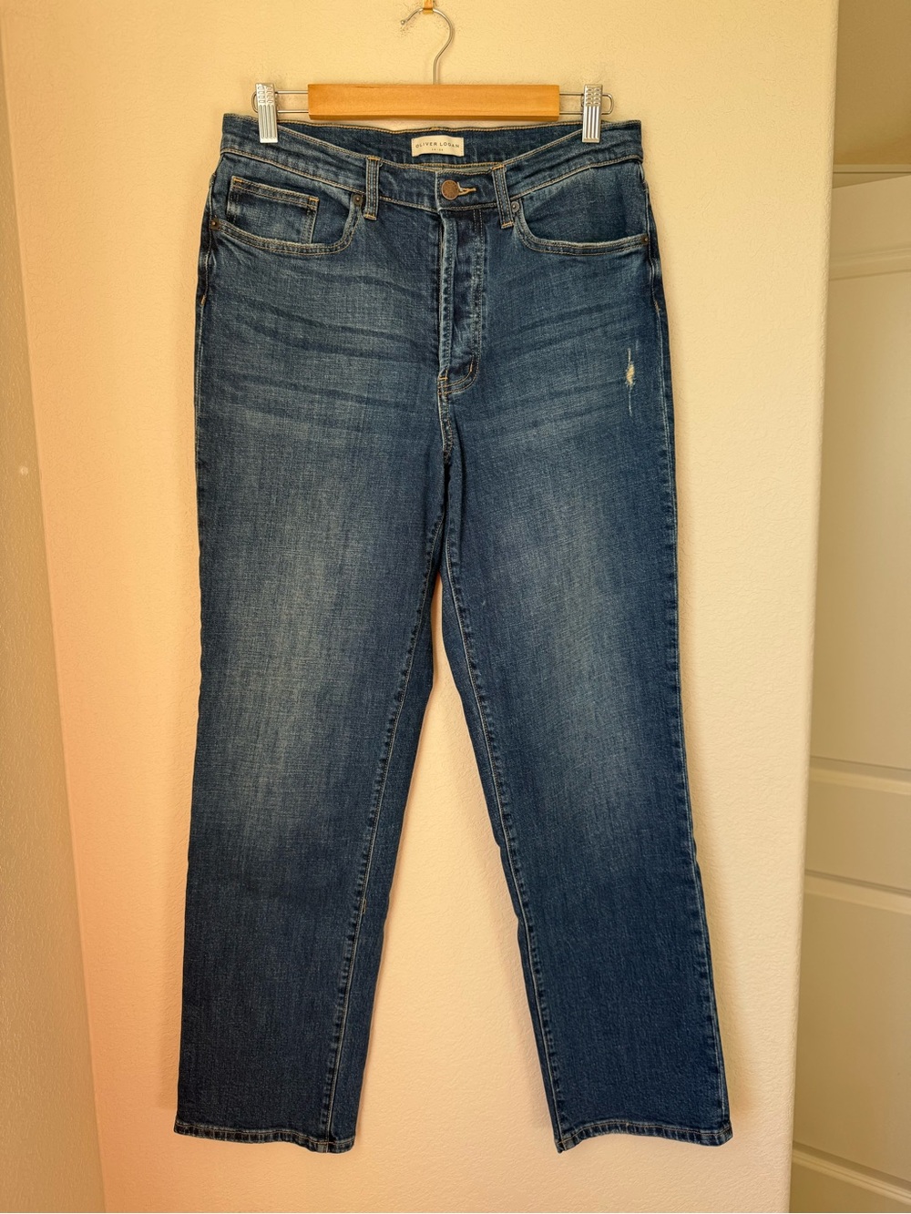 Oliver Logan Women’s Size 29 Straight Leg Jeans Medium Wash Distressed Denim